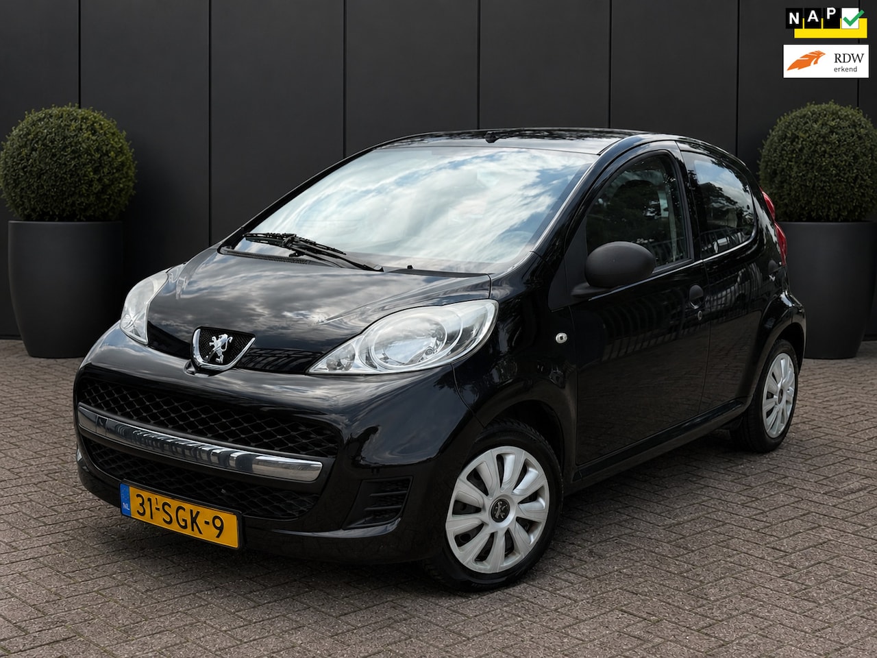 Peugeot 107 - 1.0-12V XR AIRCO APPLE CARPLAY APK 06-06-2027 NAP 5 DEURS - AutoWereld.nl