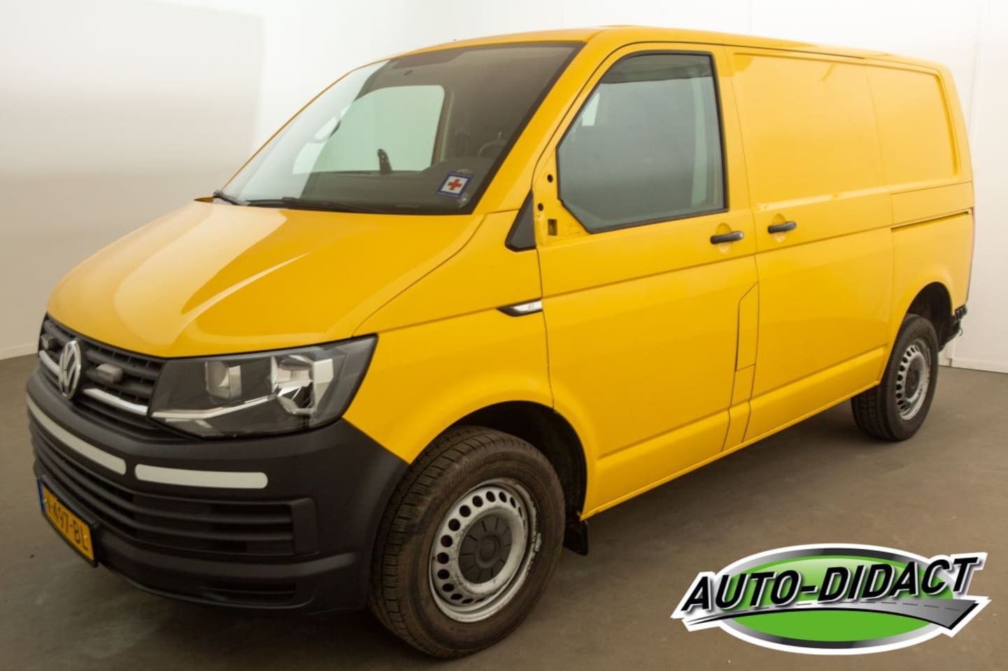 Volkswagen Transporter - 2.0 TDI 110kW L1H1 Airco Dubbele Schuifdeur - AutoWereld.nl