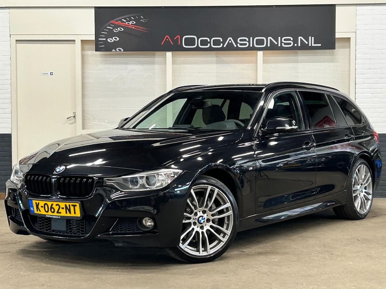 BMW 3-serie Touring - 330d xDrive High Executive + LEDER + PANO DAK - AutoWereld.nl