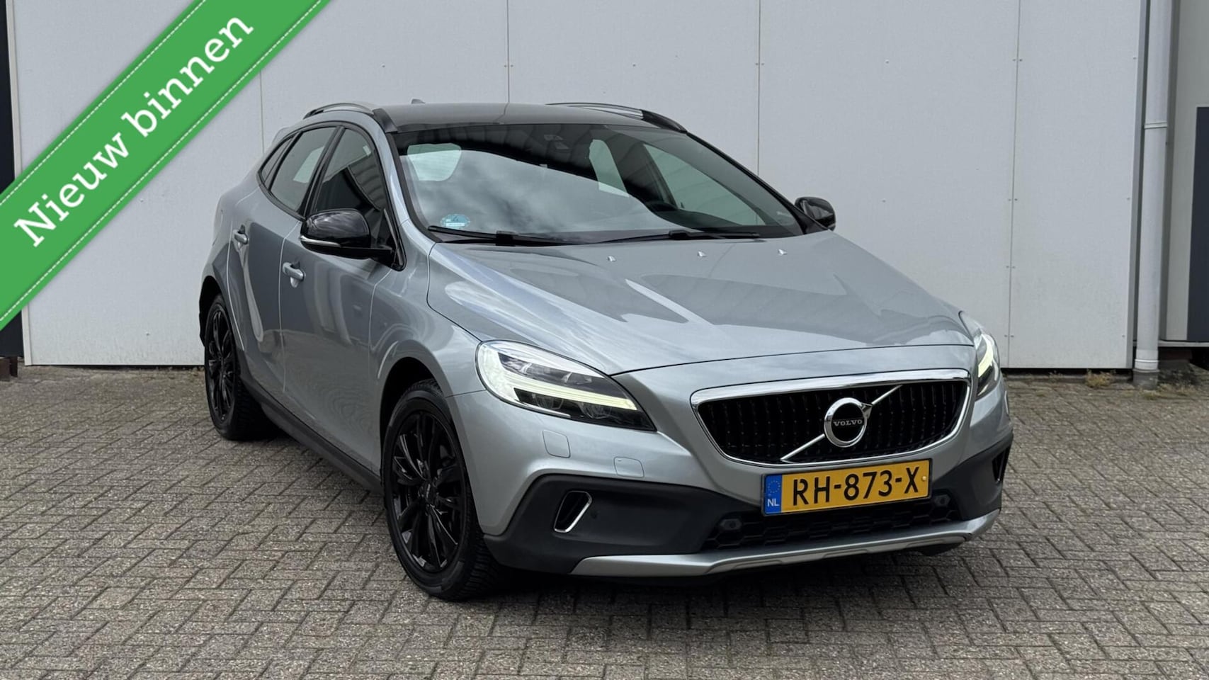 Volvo V40 Cross Country - 2.0 T4 Summum|Trekhaak|Elek.verstelbare best.stoel - AutoWereld.nl