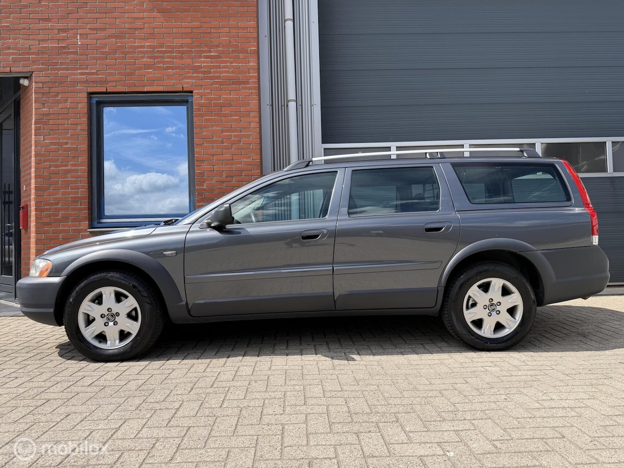 Volvo XC70 - 2.5T Aut. Momentum - LPG-G3 - o.h. historie - AutoWereld.nl