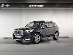 BMW iX1 - eDrive20 Pure Edition | xLine | Comfort Access | Trekhaak | Stoelverwarming | Stoelverwarm