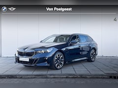 BMW 5-serie Touring - 530e xDrive M-Sport Pro / Glazendak / 21inch / Driving assistant prof / Trekhaak / Carbon