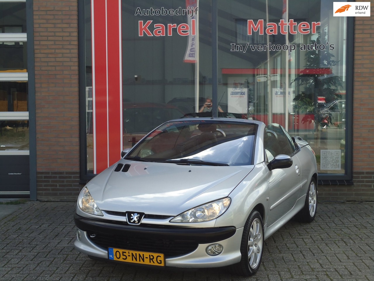 Peugeot 206 CC - 2.0-16V Roland Garros *LEDER* *APK T/M 20-06-2027* *NETTE AUTO* - AutoWereld.nl