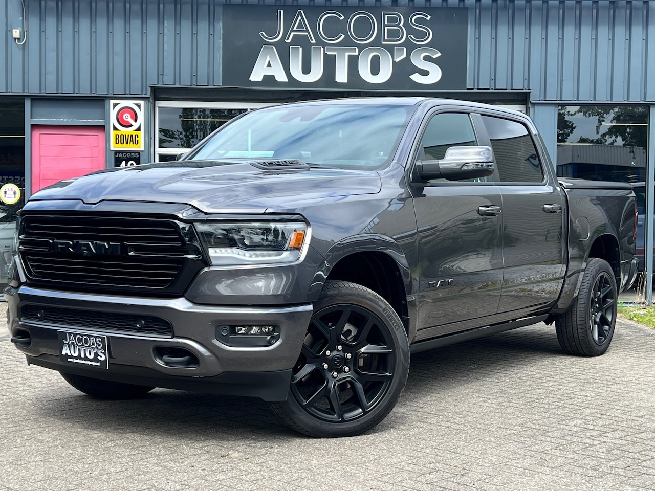 Dodge Ram 1500 - 5.7 V8 4x4 Crew Cab Laramie 5.7 V8 4x4 Crew Cab Laramie - AutoWereld.nl