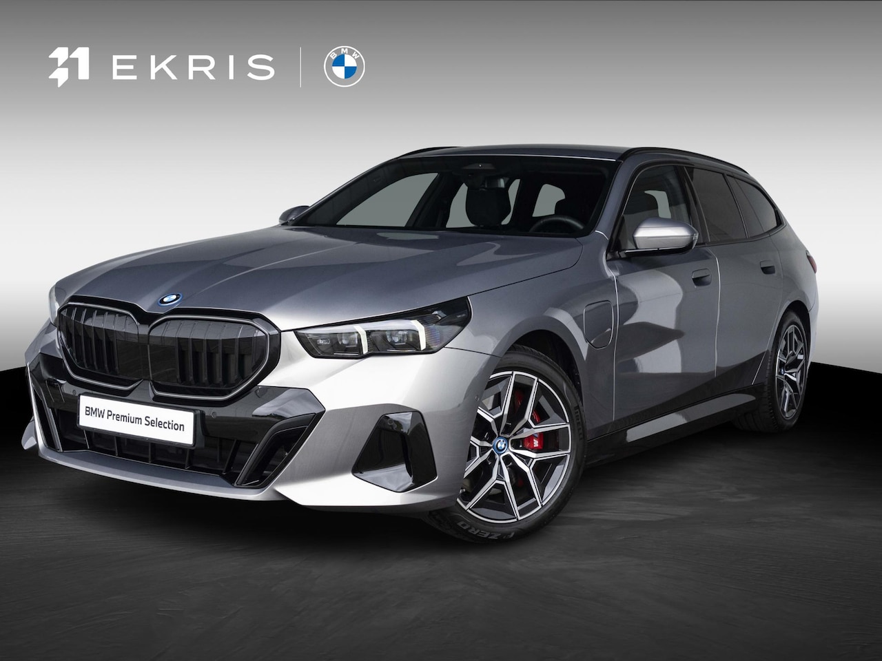 BMW 5-serie Touring - 550e xDrive | M Sportpakket Pro | Adaptief onderstel professional | 19 inch | Driving Assi - AutoWereld.nl