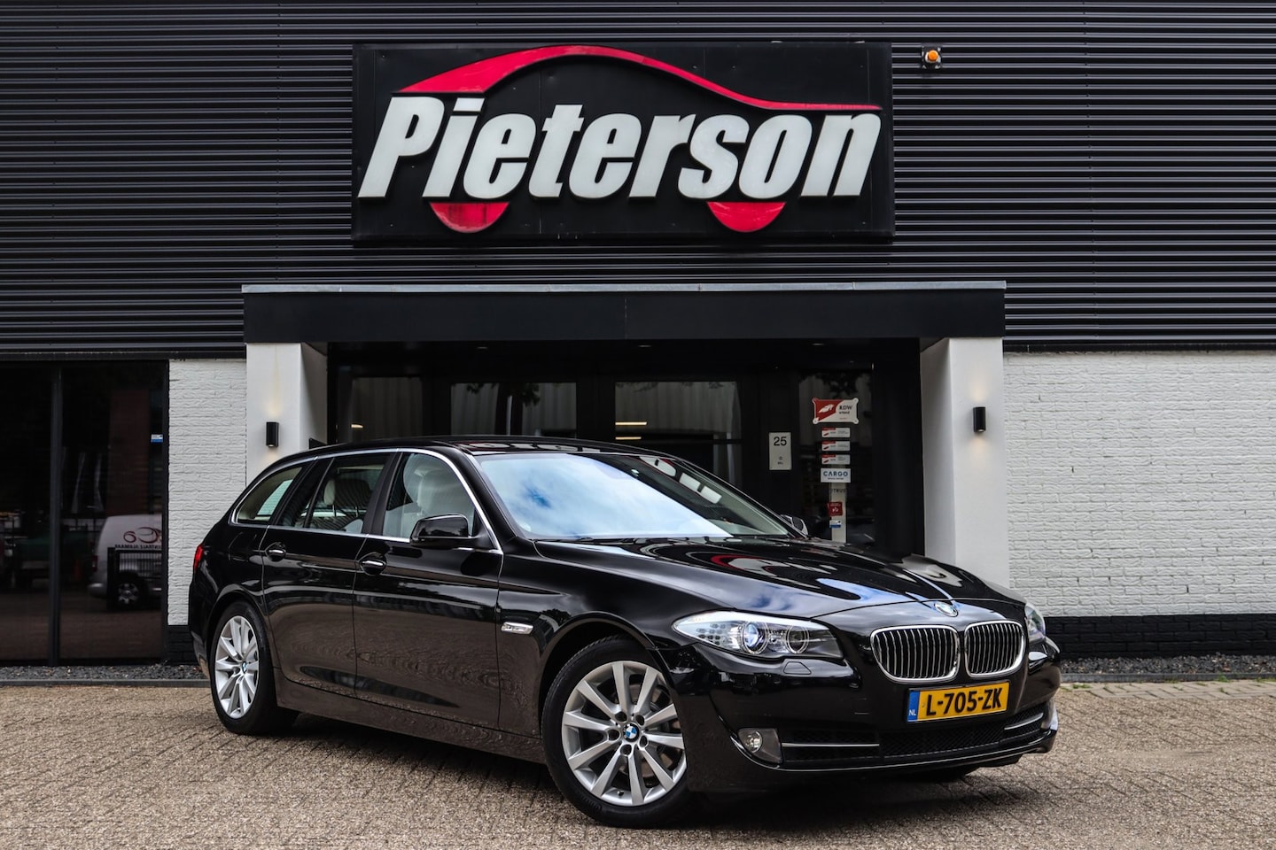 BMW 5-serie Touring - 520i High Executive TREKHAAK CAMERA - AutoWereld.nl