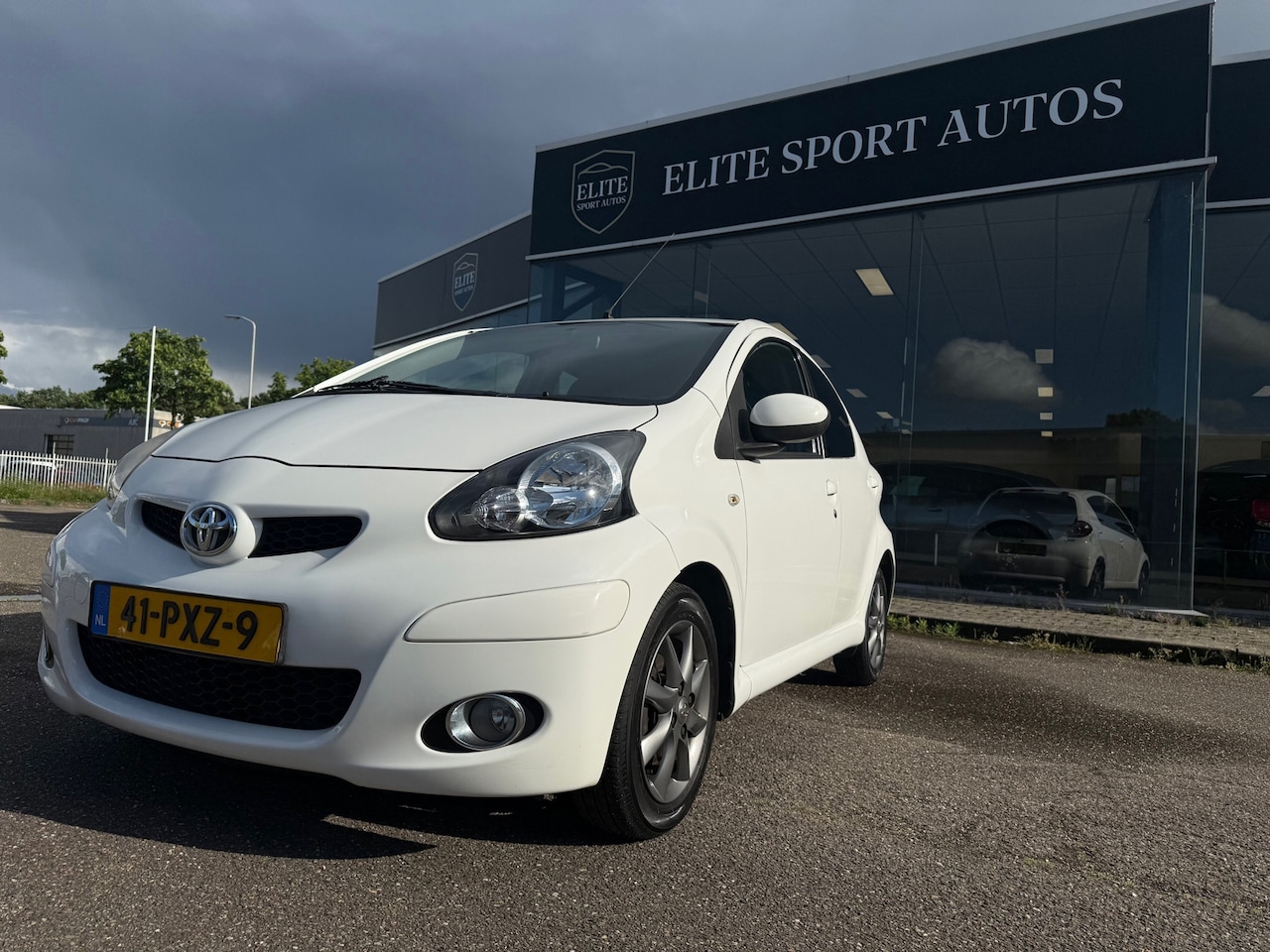 Toyota Aygo - 1.0-12V Dynamic Navigator I Airco I Navigatie I Zuinig - AutoWereld.nl