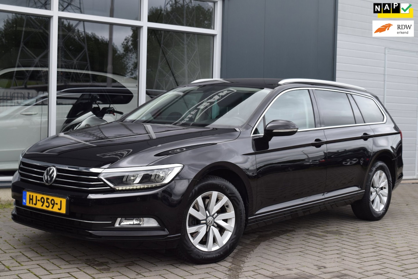 Volkswagen Passat Variant - 1.6 TDI Business Edition | LED | Navi | NAP + APK 3-2027 - AutoWereld.nl