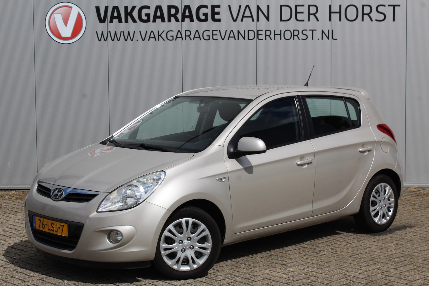 Hyundai i20 - 1.4i-101pk DynamicVersion. Voor de snelle beslisser, nette Hyundai ! Airco, 5-drs, radio/c - AutoWereld.nl