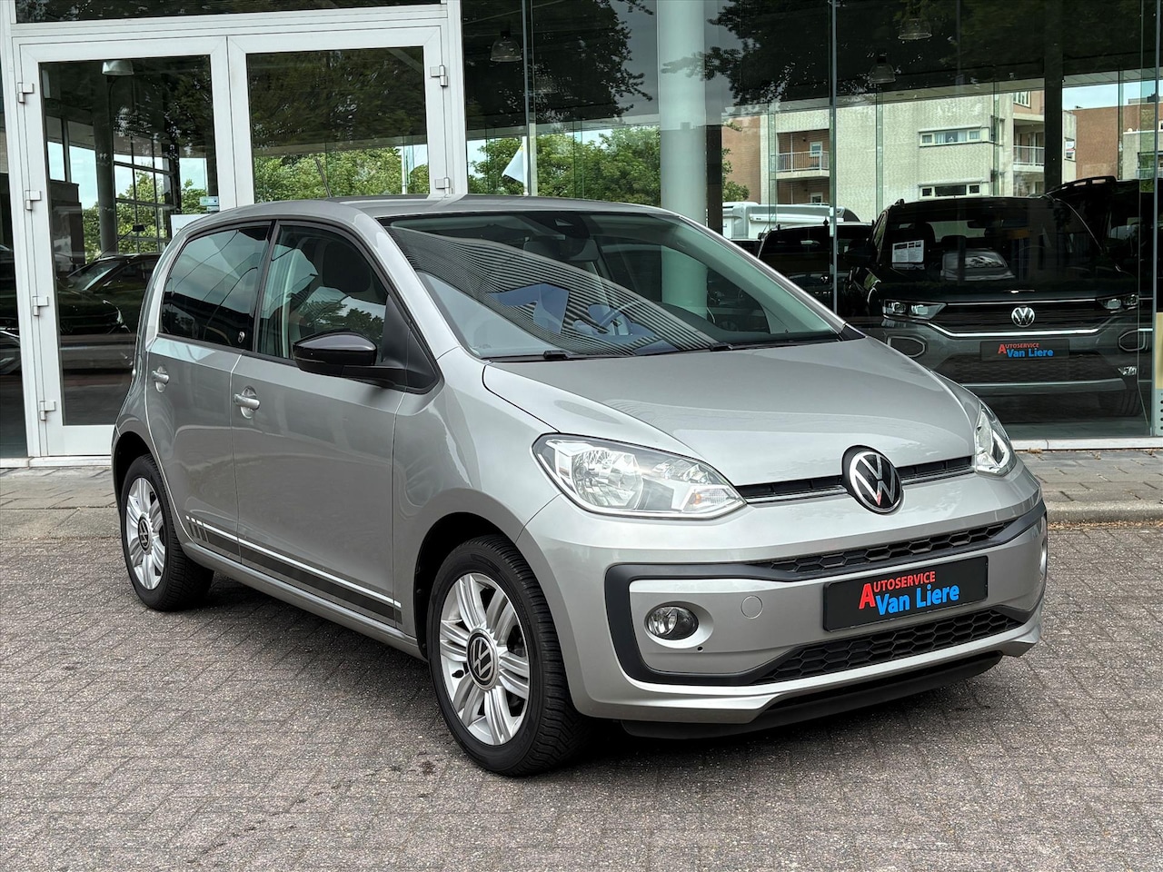 Volkswagen Up! - 1.0 60PK Up! Beats| Camera|Stoelverwarming|Climate|Rijklaarprijs incl garantie - AutoWereld.nl