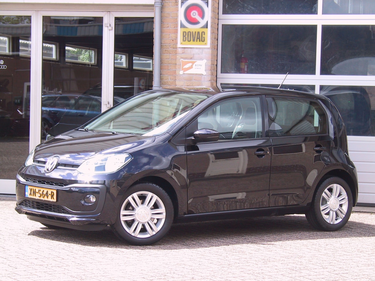 Volkswagen Up! - 1.0 BMT high up! PDC! Cruise!! - AutoWereld.nl