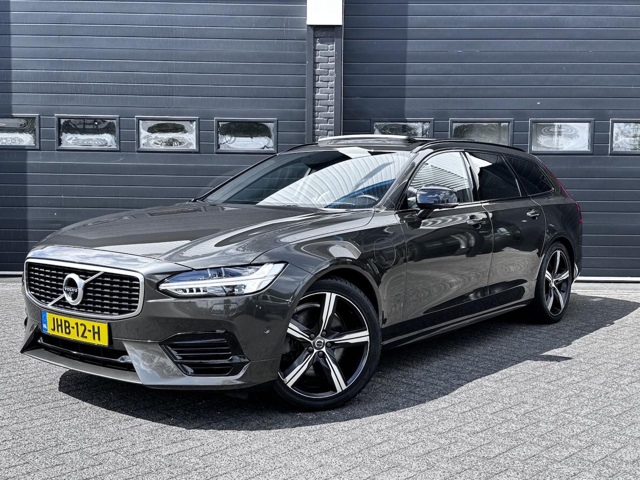 Volvo V90 - 2.0 T8 AWD R-Design 391PK | Pano | H&K Audio | Head Up | Memory | €31.900,- Incl. BTW. - AutoWereld.nl
