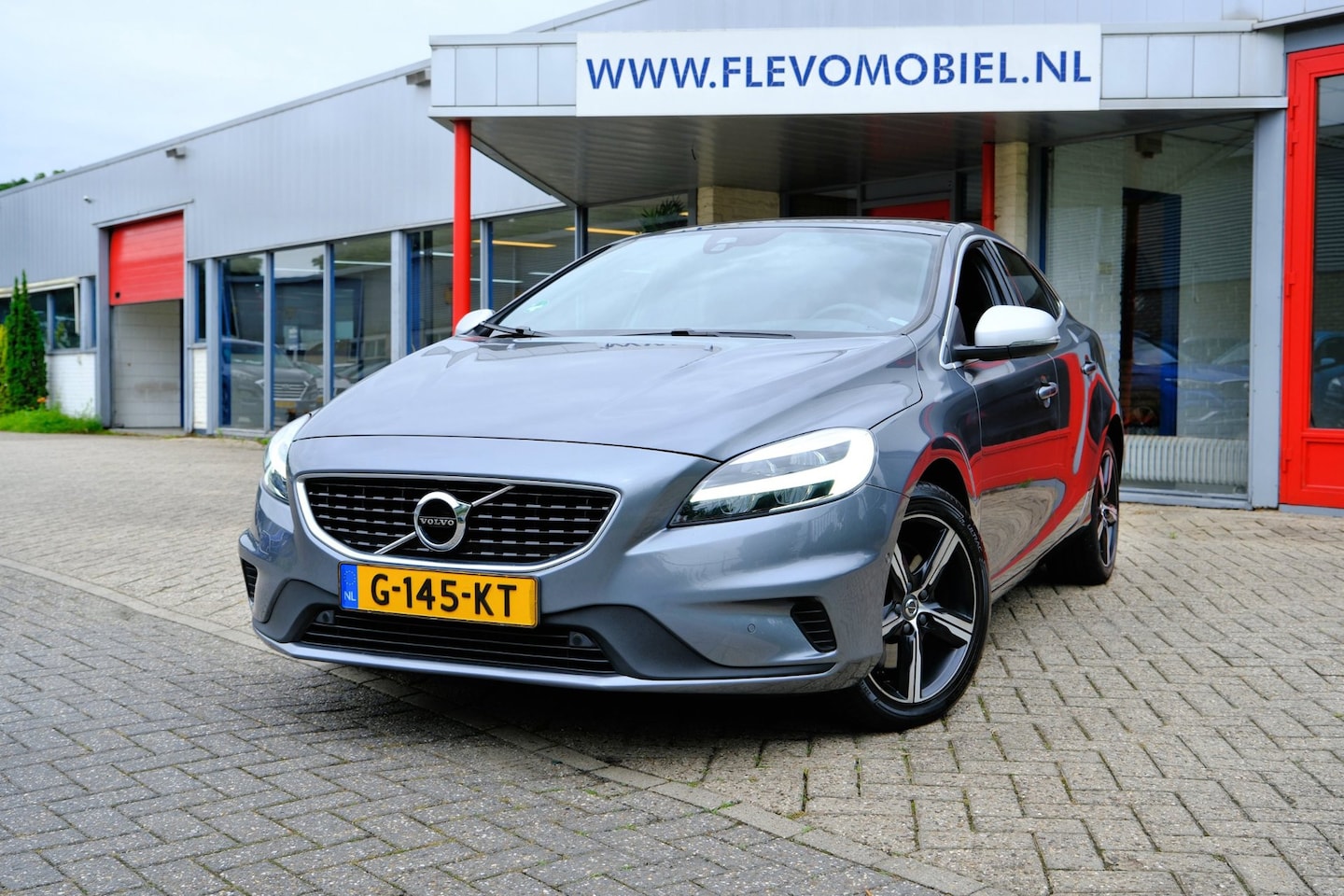 Volvo V40 - 1.5 T3 Polar+ Sport Aut. Pano|Leder-Alcantara|Navi|Cam|LMV - AutoWereld.nl