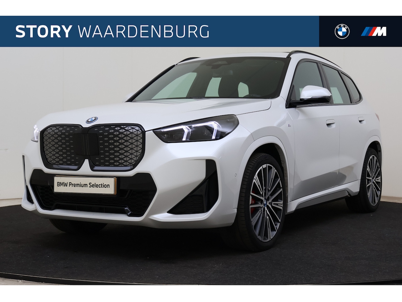 BMW iX1 - eDrive20 M Sport / Panoramadak / Sportstoelen / Comfort Access / Achteruitrijcamera / Stoe - AutoWereld.nl