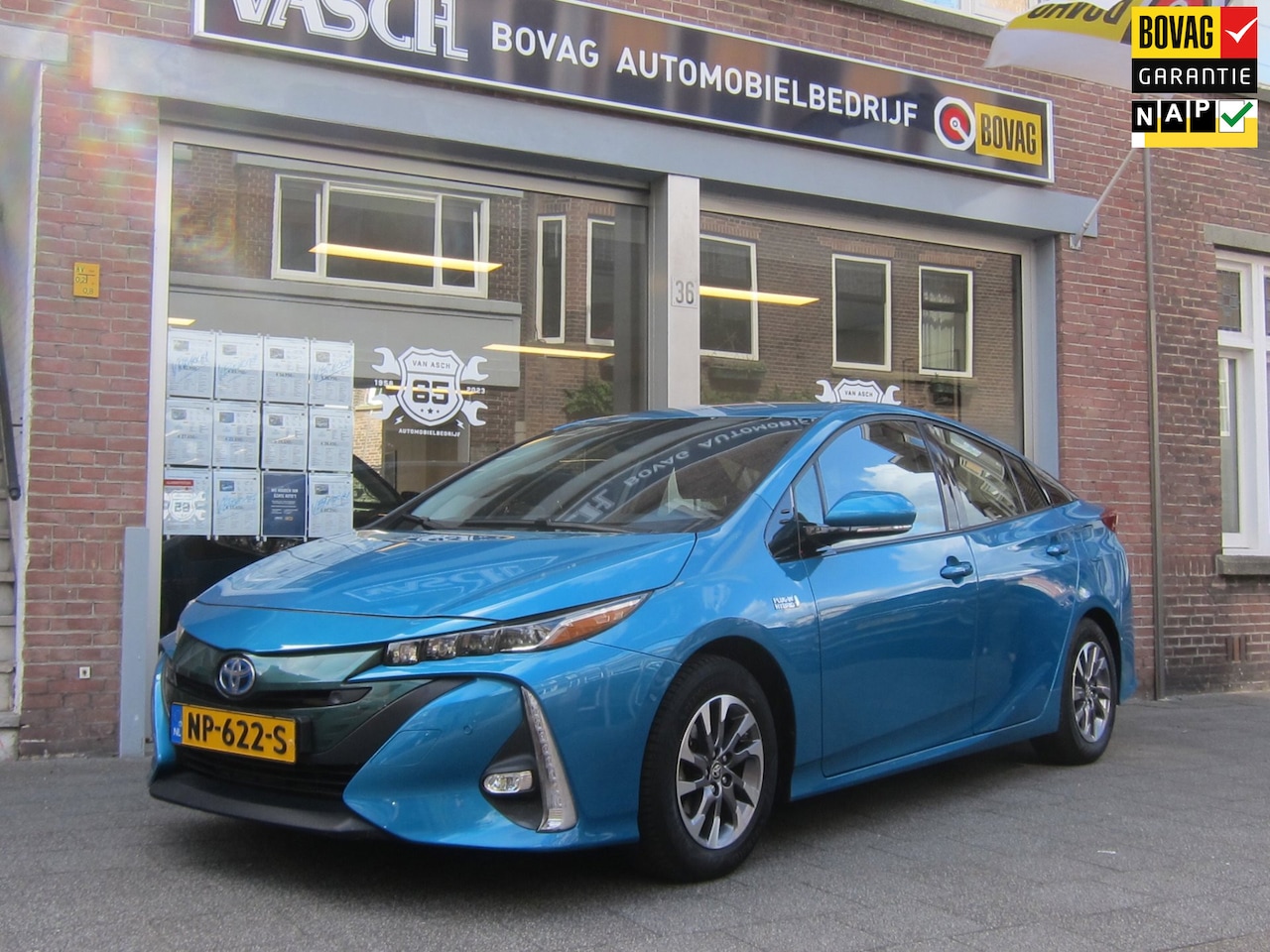 Toyota Prius - 1.8 Plug-in Business Plus All In Prijs Bovaggarantie - AutoWereld.nl