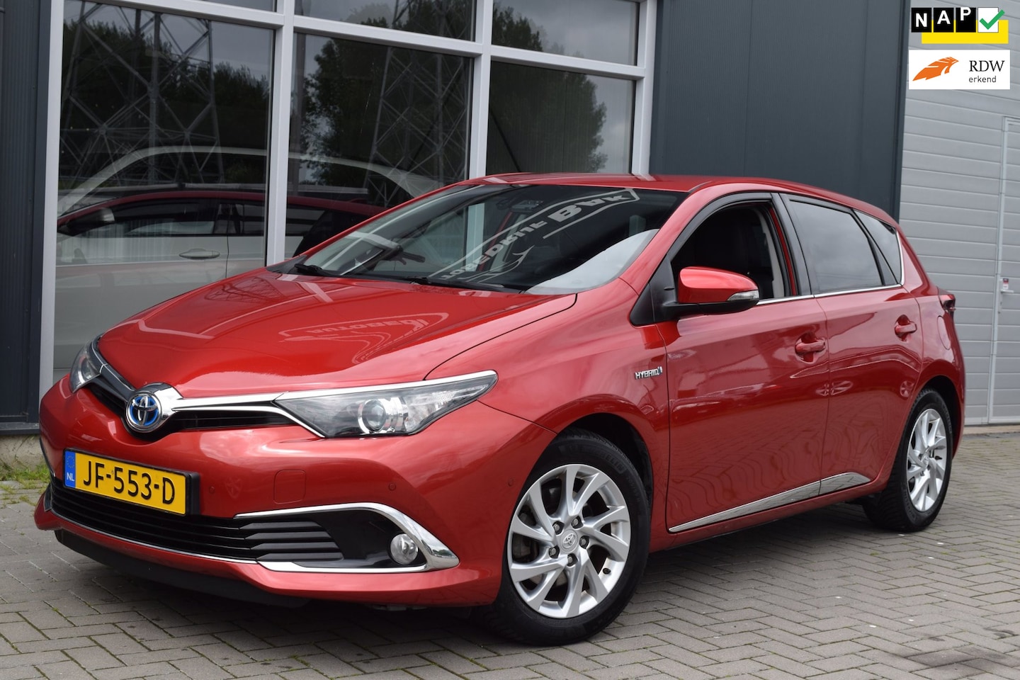 Toyota Auris - 1.8 Hybrid Executive Go | Navi | PDC | NAP + APK 3-2027 - AutoWereld.nl