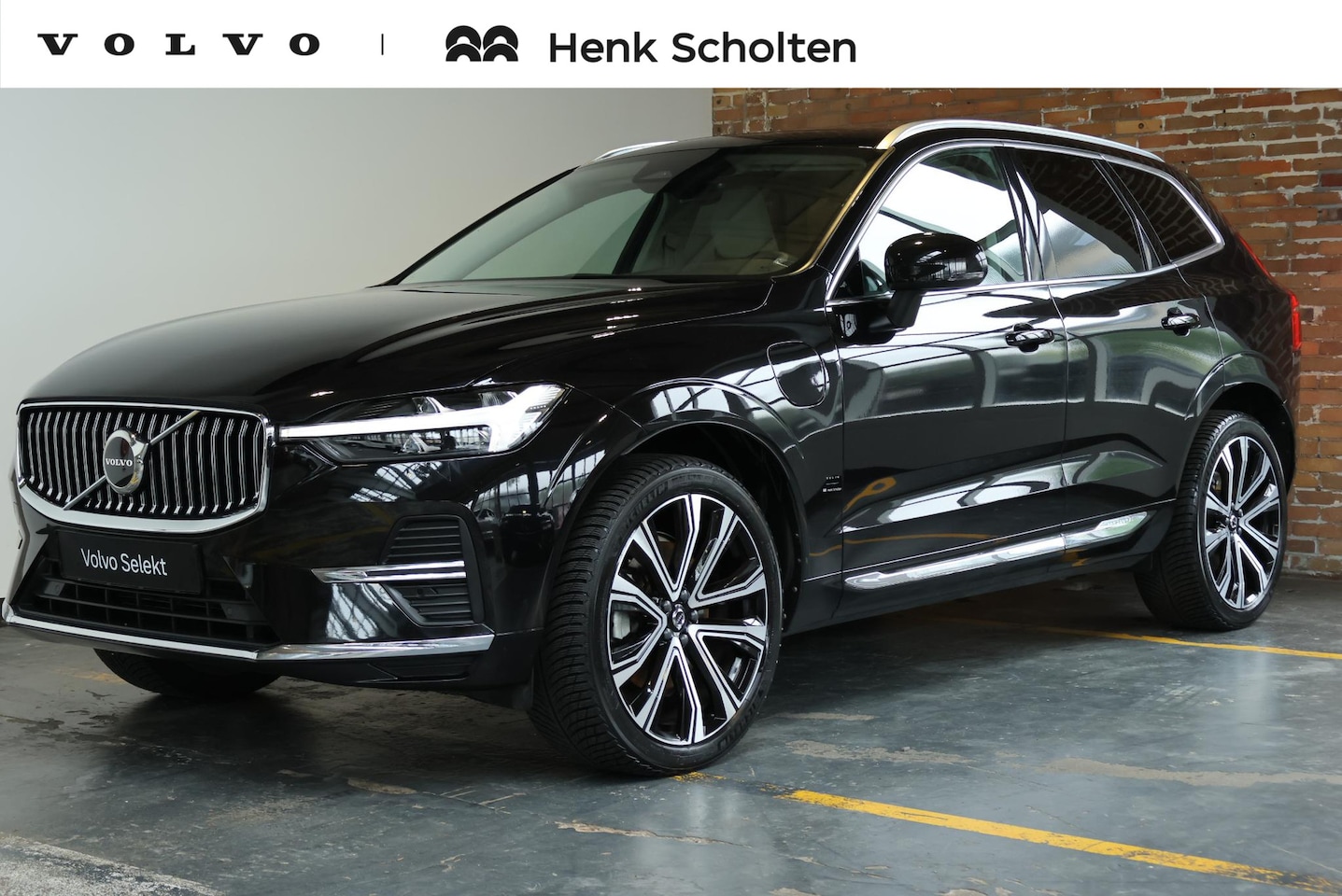 Volvo XC60 - 2.0 T6 Plug-in hybrid AWD Plus Bright | Semi-Electrische Wegklapbare Trekhaak | Parkeerver - AutoWereld.nl
