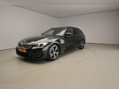 BMW 3-serie Touring - 318i | M-Sportpakket | LED | Navigatie | Panoramadak | Trekhaak | Sportstoelen | DAB | Alu