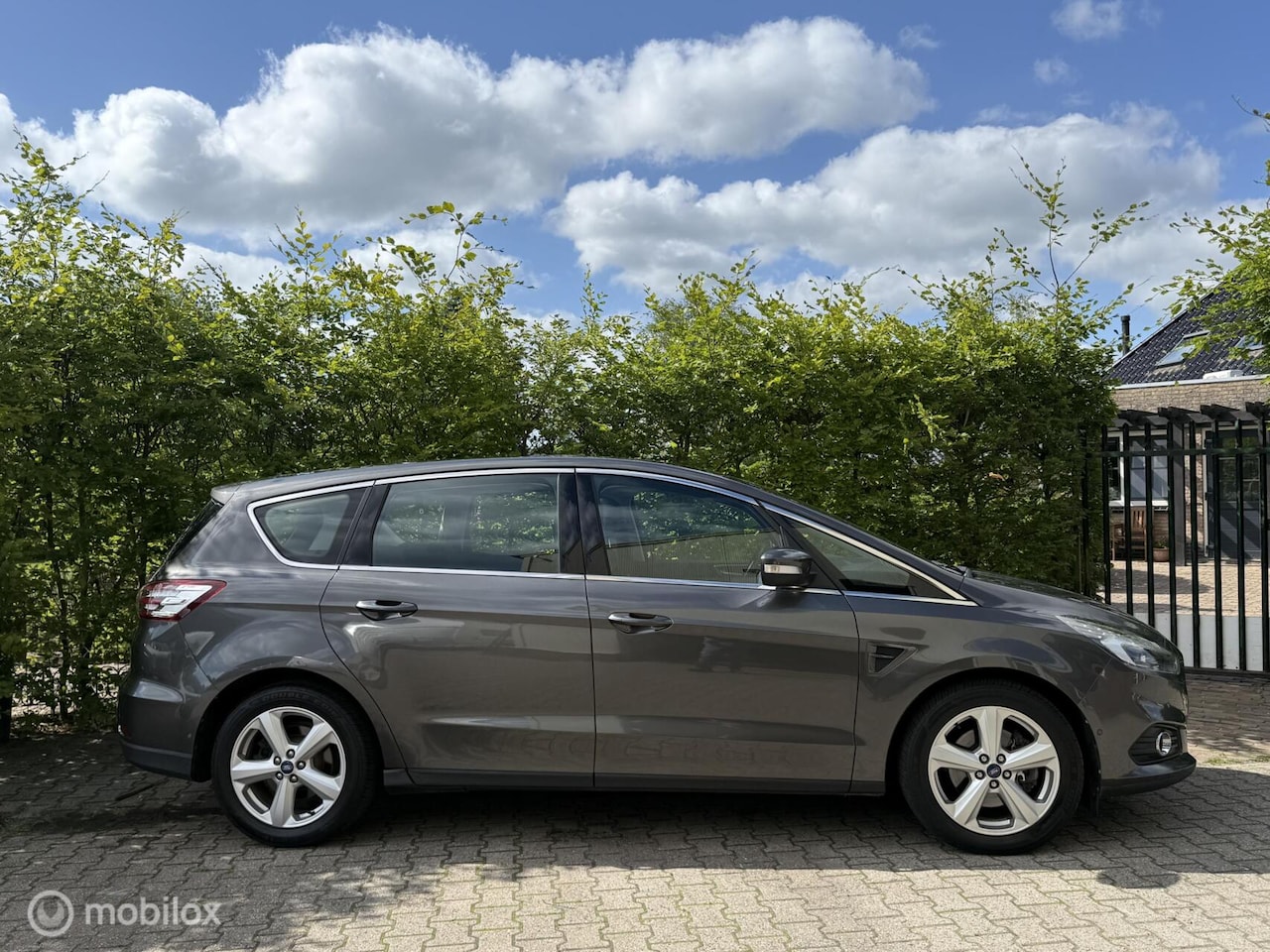 Ford S-Max - 1.5 Titanium Led / Panoramadak / Navigatie 2e eigenaar - AutoWereld.nl