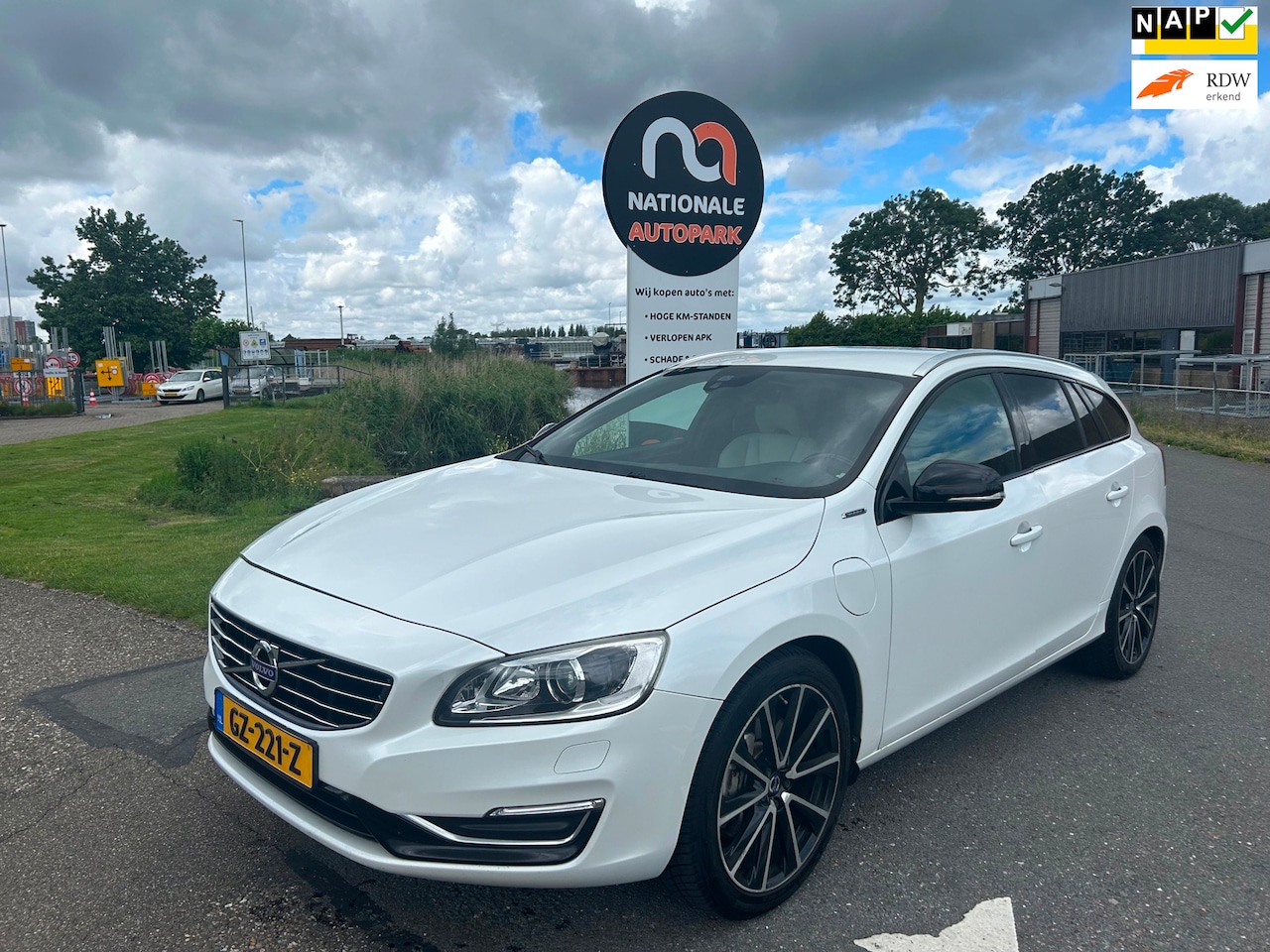 Volvo V60 - | 2015 | 2.4 D5 Twin Engine Special Edition | Automaat | APK - AutoWereld.nl