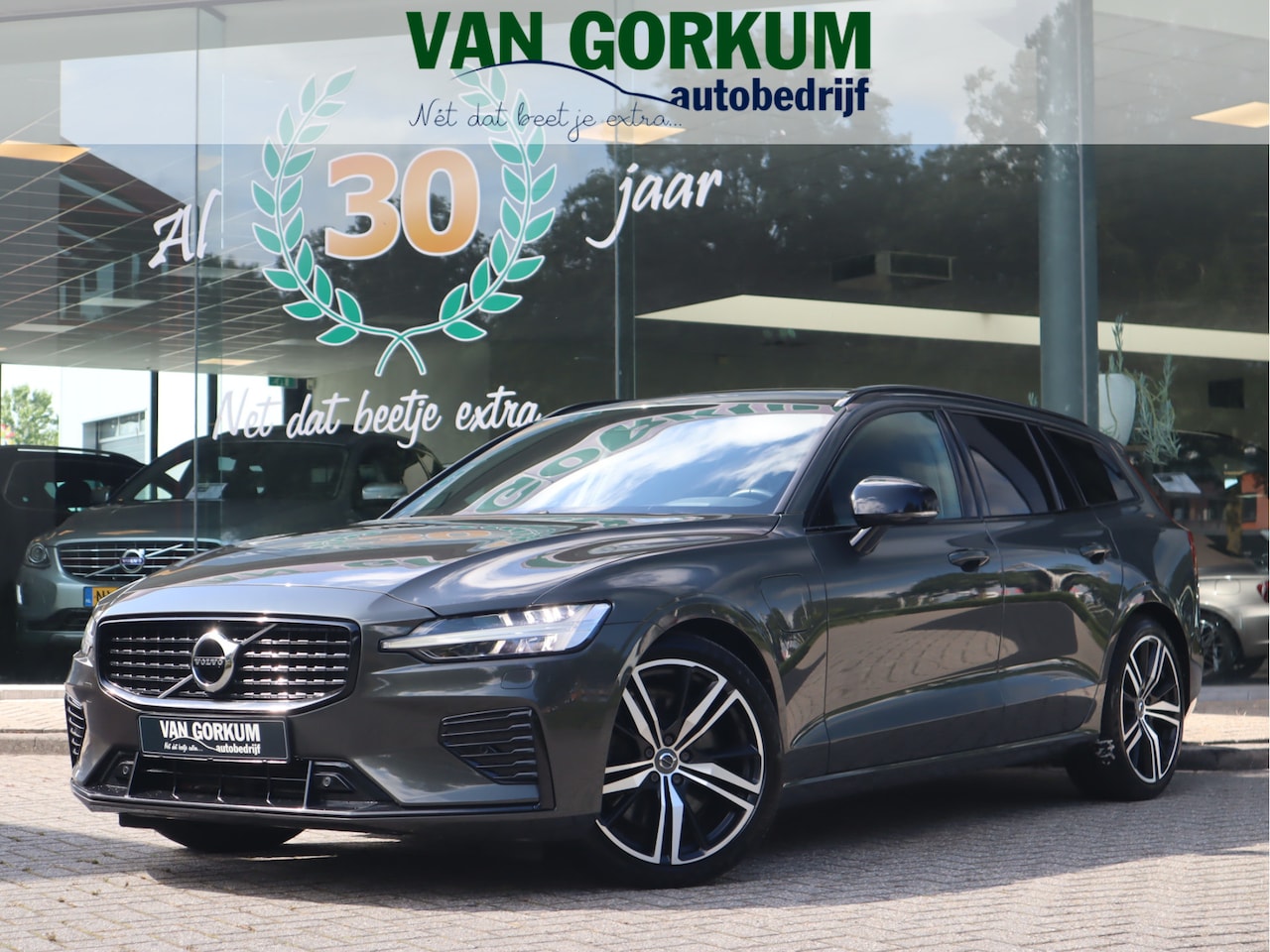 Volvo V60 - 2.0 T6 Recharge AWD R-Design Navi / HarmanKardon / Lm19'' / Stoel-stuurverw &ventilatie / - AutoWereld.nl
