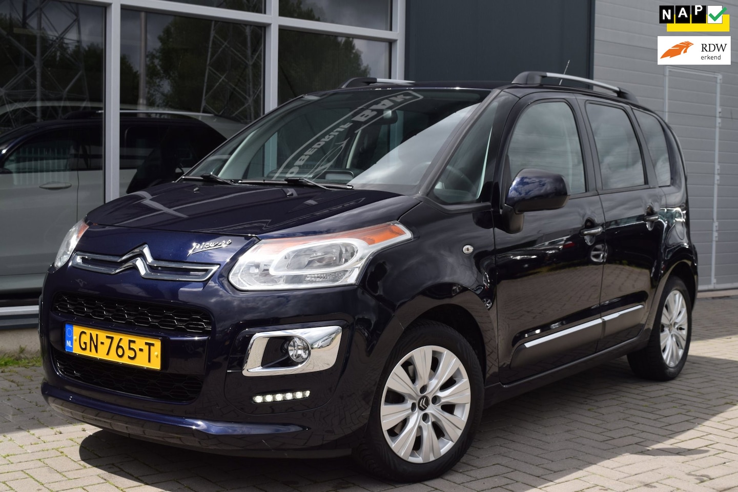 Citroën C3 Picasso - 1.2 PureTech Exclusive | Clima | Cruise | NAP + APK 7-2027 - AutoWereld.nl