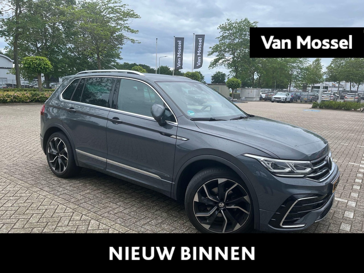 Volkswagen Tiguan - 1.5 TSI R-Line Business+ | Automaat | Navigatie | trekhaak | Airco | Cruise Control | Came - AutoWereld.nl