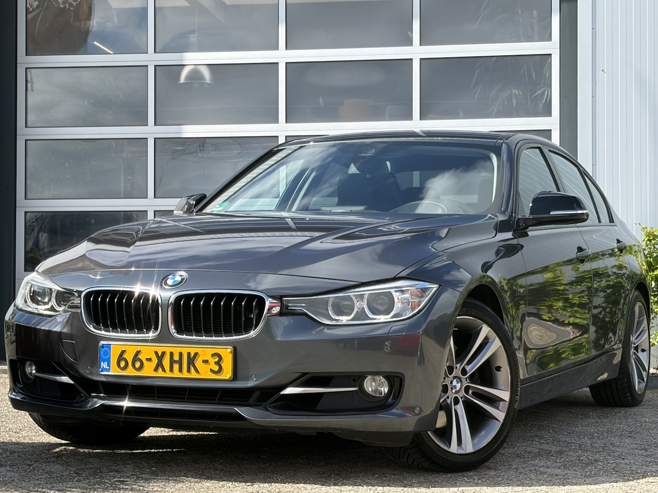 BMW 3-serie - 328i High Executive 245pk | Achterbank verwarmd | Bi-xenon koplampen | Cruise control | He - AutoWereld.nl