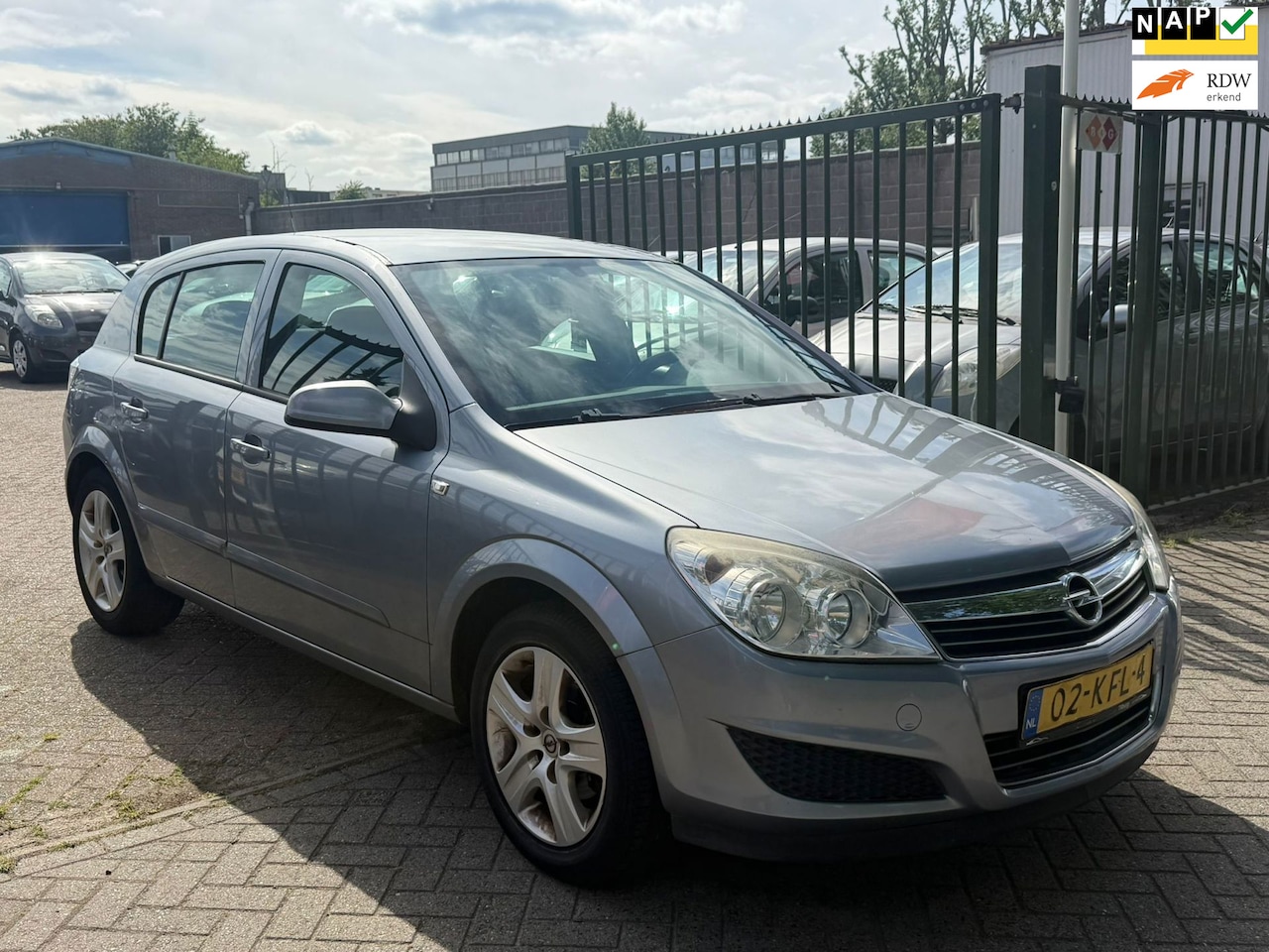 Opel Astra - 1.6 Cosmo airco cruis control cv op afs - AutoWereld.nl