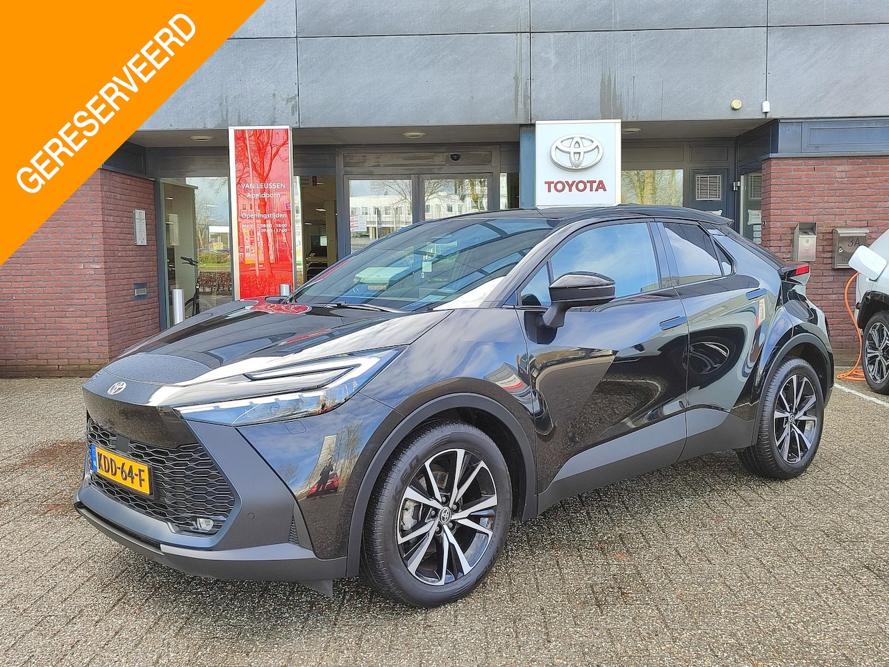Toyota C-HR - 1.8 HYBRID 140 FIRST-EDITION STOEL/STUURVERW EL-ACHTERKLEP KEYLESS BLIND SPOT PARK-SENSORE - AutoWereld.nl