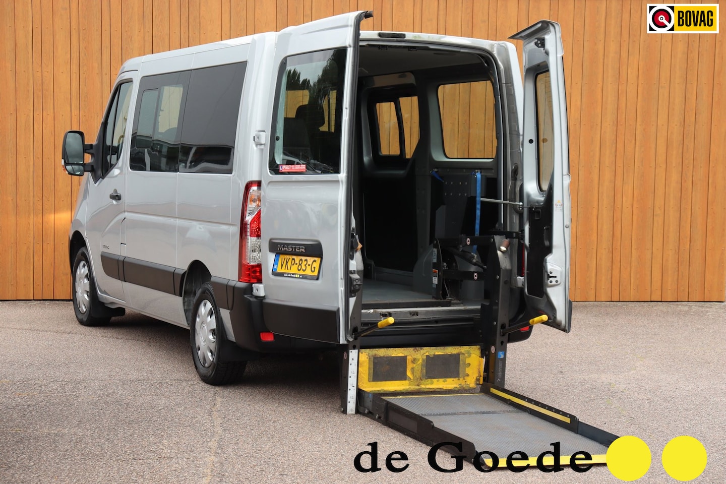 Renault Master - T35 2.3 dCi L1H1 invalide aangepast incl.lift el.deuren+stoel - AutoWereld.nl