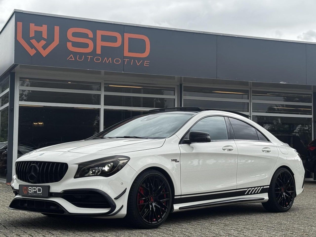 Mercedes-Benz CLA-Klasse - AMG 45 4MATIC|Pano|Performance|19"|381PK - AutoWereld.nl