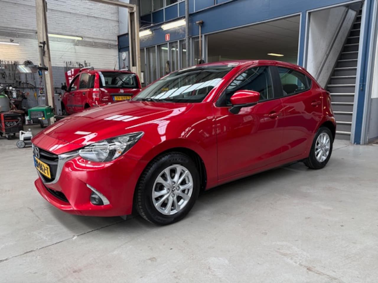 Mazda 2 - 1.5 SKYACTIV-G 90PK Dynamic | Navigatie | Airco | Lm velgen | Parkeersensoren | Cruise con - AutoWereld.nl