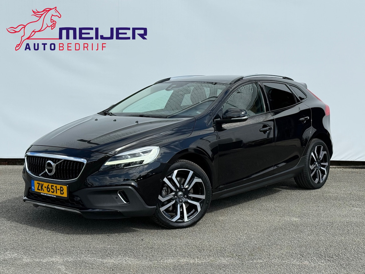 Volvo V40 Cross Country - 1.5 T3 Polar+ Luxury Panoramadak|Clima|Cruise|Leer|Camera|LED|Stoelverw|Harman Kardon|Auto - AutoWereld.nl
