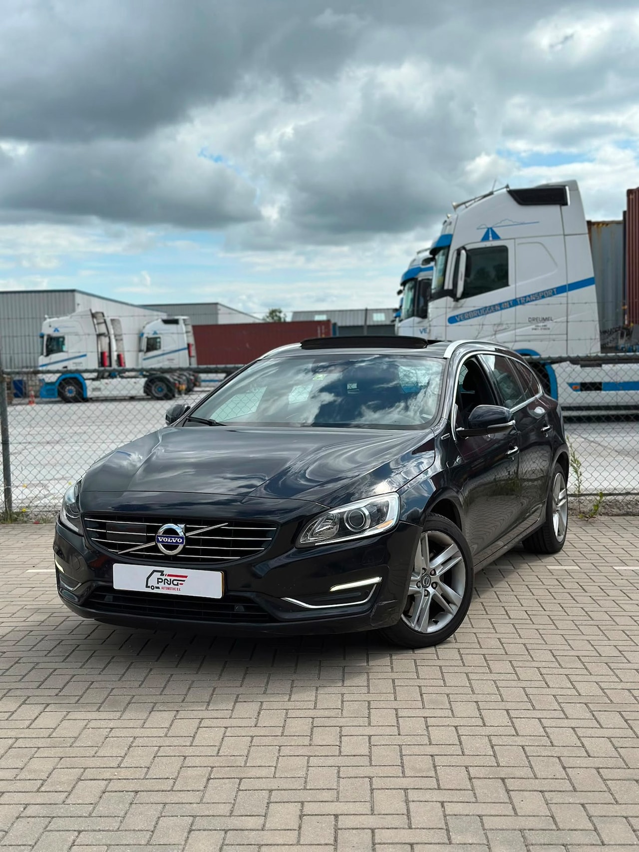 Volvo V60 - 2.4 D6 AWD Plug-In Hybrid CAMERA - AIRCO - PANO - AutoWereld.nl
