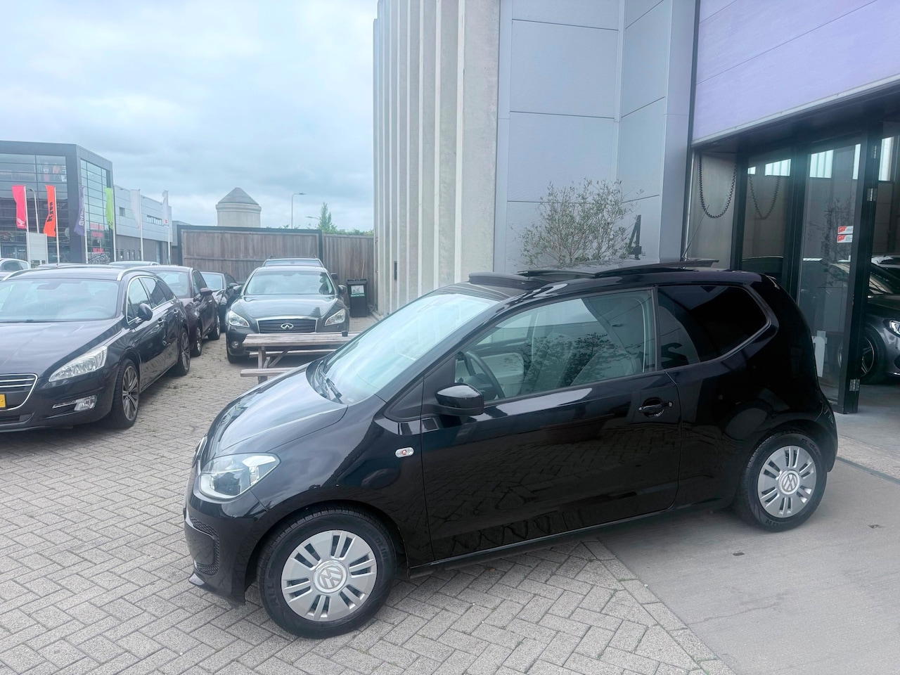 Volkswagen Up! - 1.0 move up! BlueMotion AIRCO! PANO! NAVI! INRUIL MOGELIJK! - AutoWereld.nl