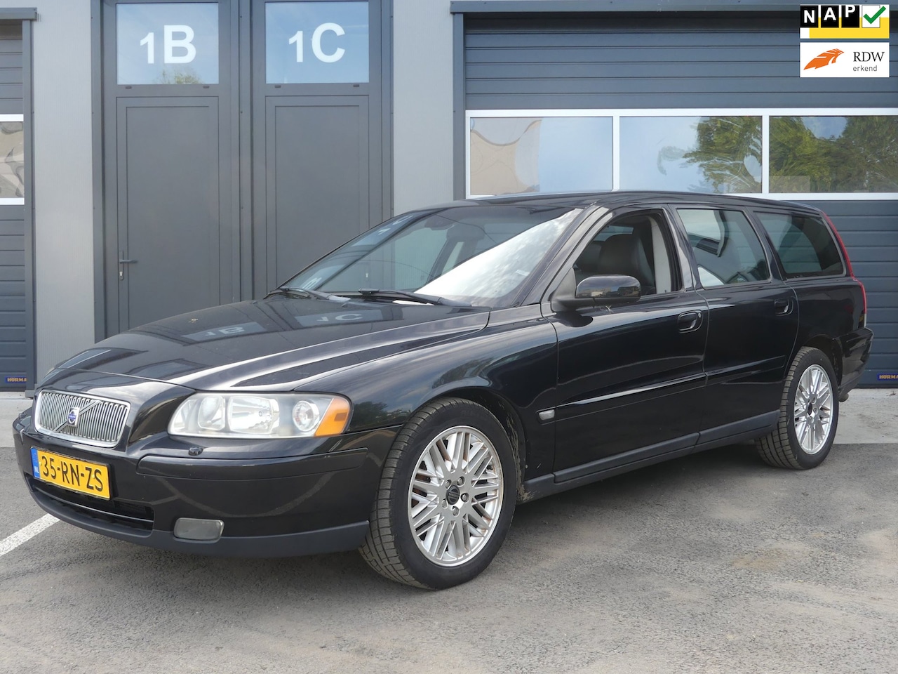 Volvo V70 - 2.4 Momentum Automaat ECC Navi Leder Cruise Control Org. NL-Auto NAP APK t/m 04-2027 - AutoWereld.nl