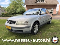 Volkswagen Passat - 1.8-5V Trendline