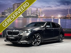 BMW 5-serie Touring - 530e M Sport PRO FrozenBlack|HUD|360|Panorama|Trekhaak|BTW