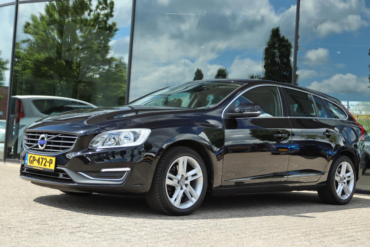 Volvo V60 - 2.0 D3 SUMMUM BUSINESS AUT. | LEDER | NAVI | STANDKACHEL | CRUISE | CLIMATE - AutoWereld.nl