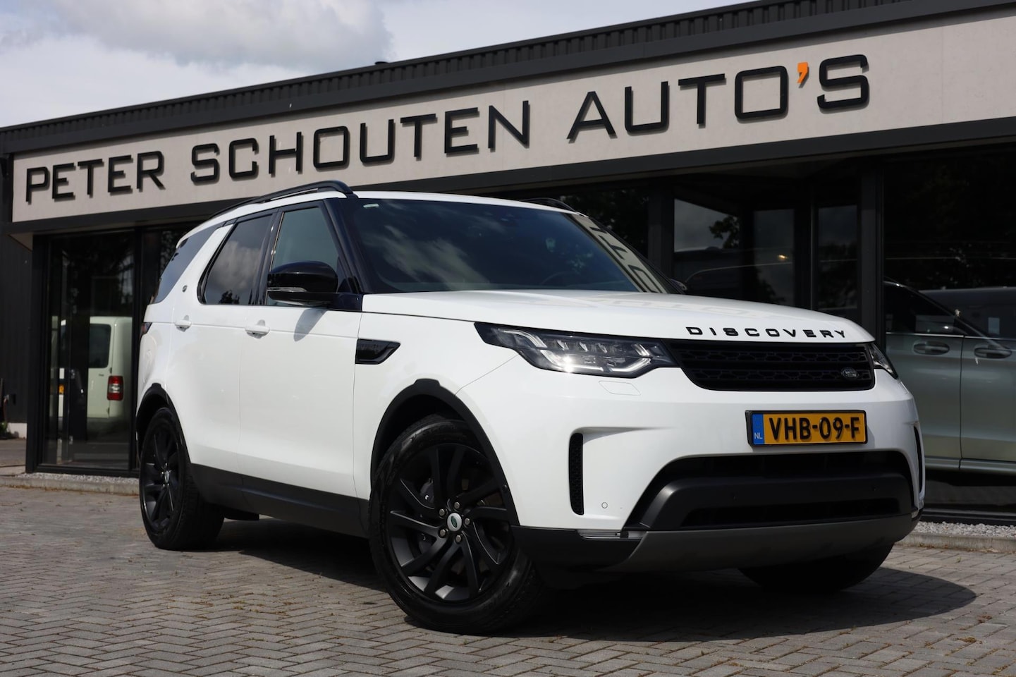 Land Rover Discovery - 3.0 SDV6 HSE Luxury Comm. | Pano | Adaptive Cruise | Leder | Luchtvering | Trekhaak - AutoWereld.nl