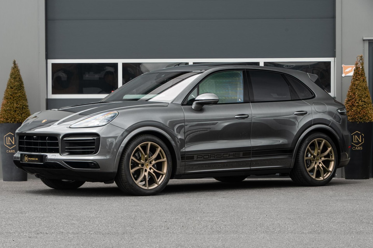 Porsche Cayenne - 3.0 E-Hybrid|Vierwielbesturing|Pano|21'|PDLS - AutoWereld.nl
