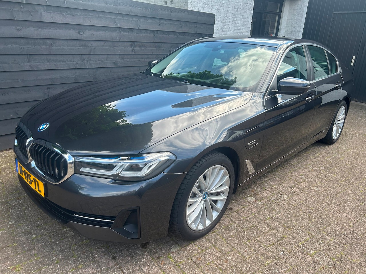 BMW 5-serie - 530e Business Edition Plus 530e Business Edition Plus, Laser, HUD, Comfortstoelen - AutoWereld.nl