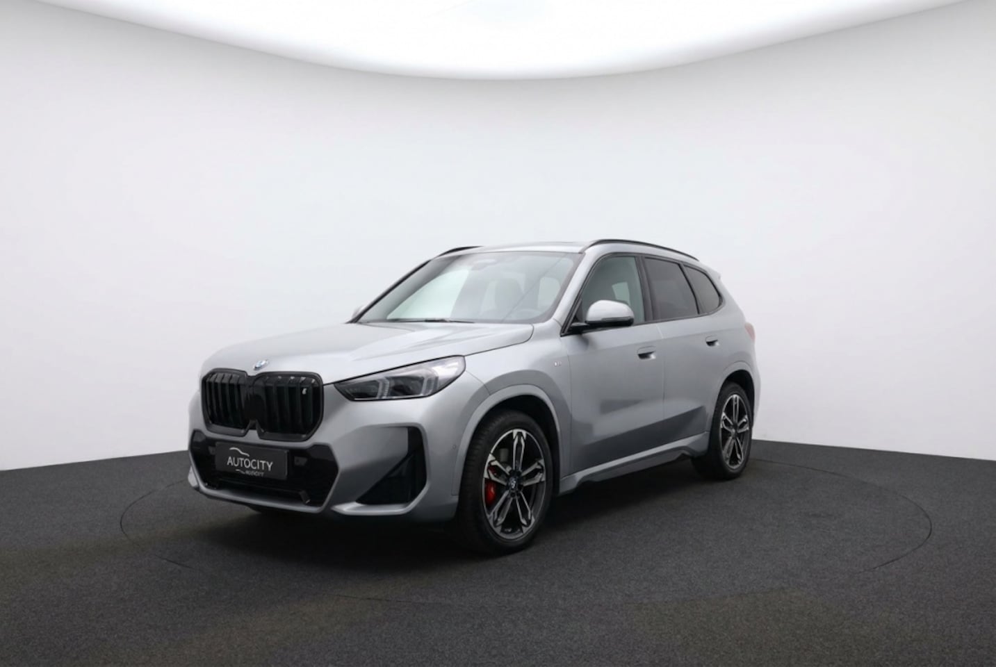 BMW iX1 - 30 xDrive M Sport pro 313 pk l Pano l Drive Assistant l Harman l - AutoWereld.nl