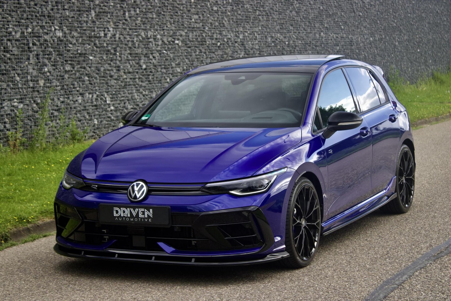 Volkswagen Golf - 8.5R| Akrapovic - Pano - H/K - HUD - Bodykit - AutoWereld.nl