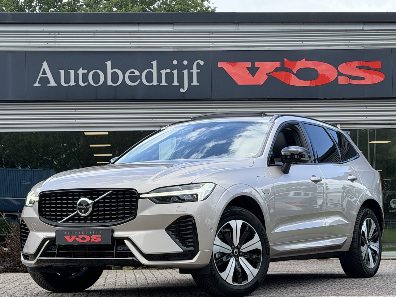 Volvo XC60 - 2.0 T6 Plug-in hybrid AWD Plus Dark 2.0 T6 Plug-in hybrid AWD Plus Dark - AutoWereld.nl