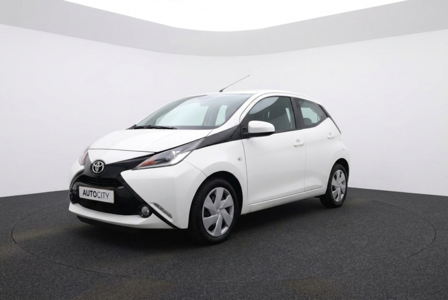 Toyota Aygo - 1.0 VVT-i x-cite Camera l Carplay l Automaat - AutoWereld.nl