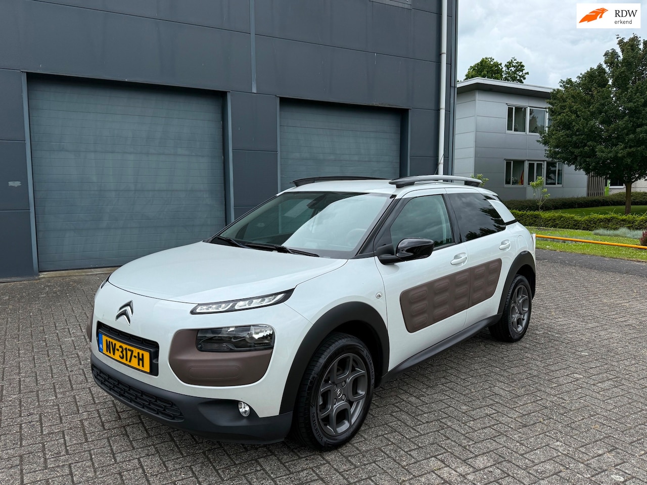 Citroën C4 Cactus - 1.2 PureTech Shine Dealer onderhouden APK Nieuw - AutoWereld.nl