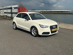 Audi A1 - 1.2 TFSI Attraction Pro Line NAVI ECC PDC STOELVERWARMING